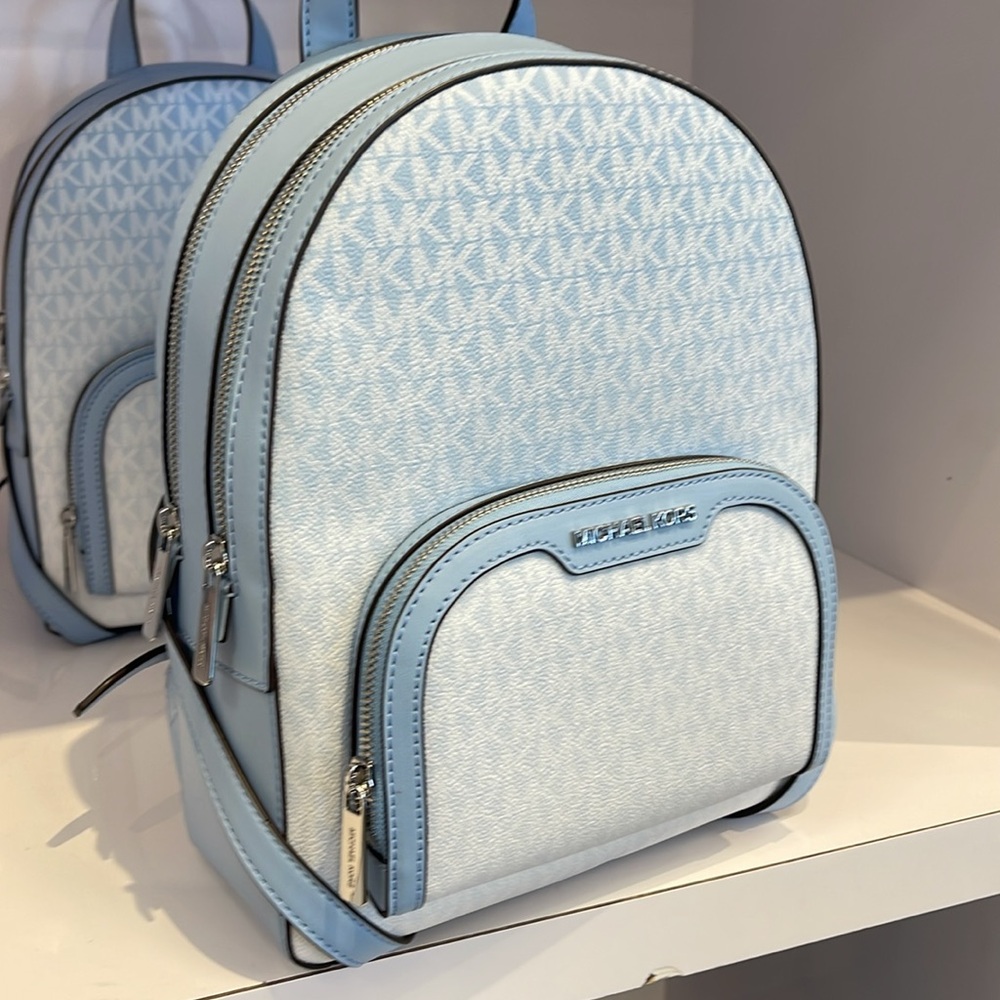 MICHAEL KORS Jaycee Medium Ombré Signature Logo Backpack
LIGHT SKY
NWT - Picture 2 of 13